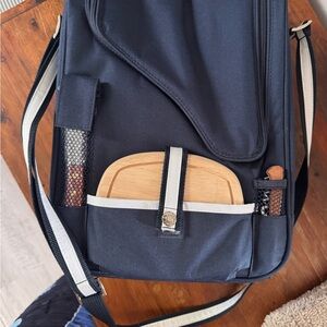 Cooler picnic bag cheeseboard, knife, corkscrew, napkins & wineglass